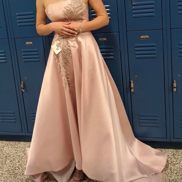 Terani Couture -
1912E9202 - One-Shoulder Long Ball Gown Size 8 in Blush - Picture 12 of 16